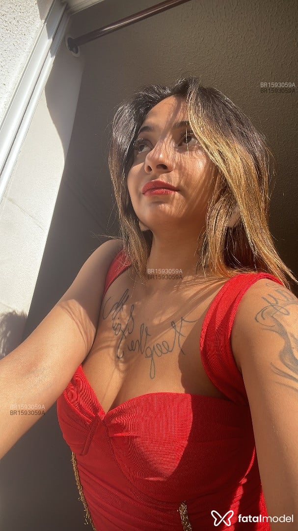 Acompanhante mulher com cabelo colorido de olhos pretos em Curvelo Acompanhante mulher com cabelo colorido de olhos pretos em Curvelo - Lindinhaa