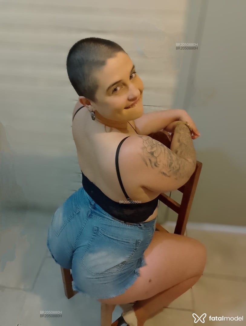 Acompanhante mulher com cabelo castanho de olhos verdes - Sandrinha Acompanhante mulher com cabelo castanho de olhos verdes - Sandrinha