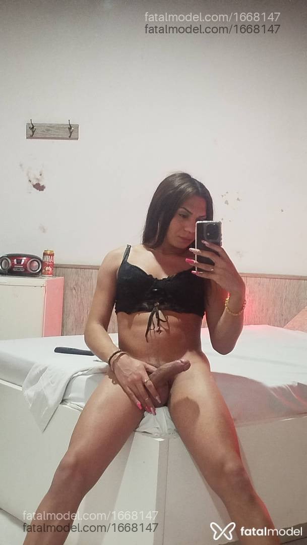 Acompanhante mulher trans morena (o) de olhos pretos - Mayara Carmezim