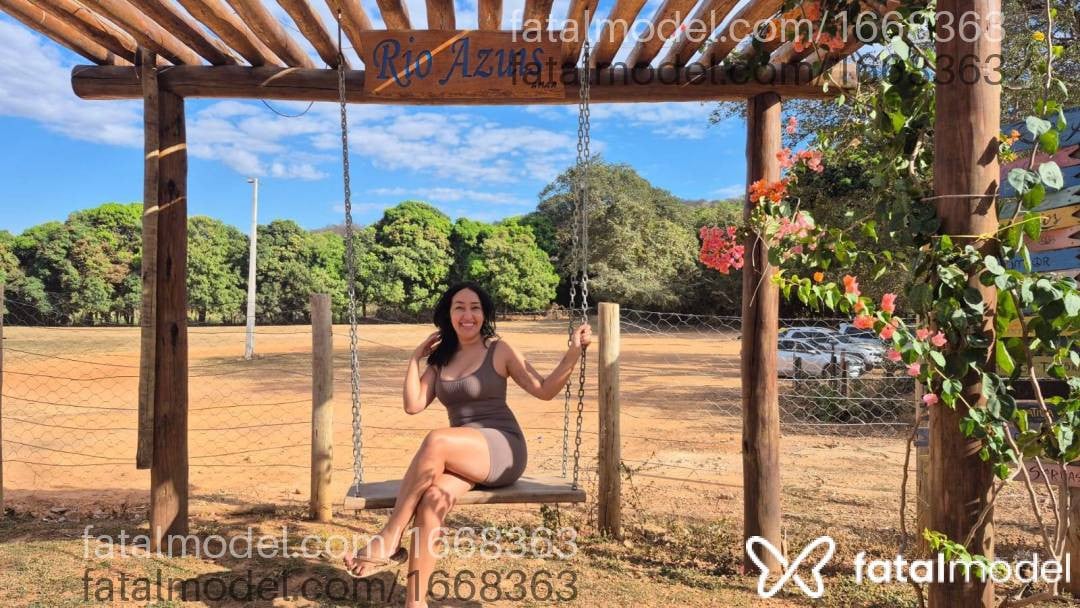 Acompanhante mulher morena (o) de olhos castanhos - Carol Saad
