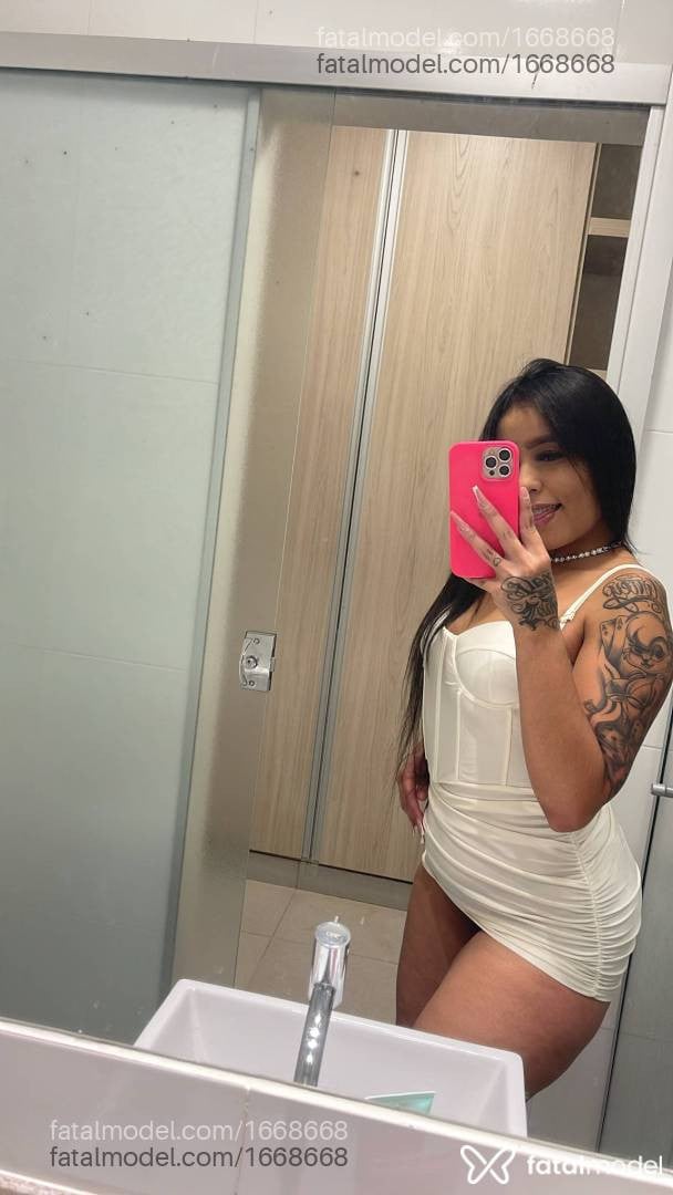 Acompanhante mulher com cabelo castanho de olhos pretos - Vitória