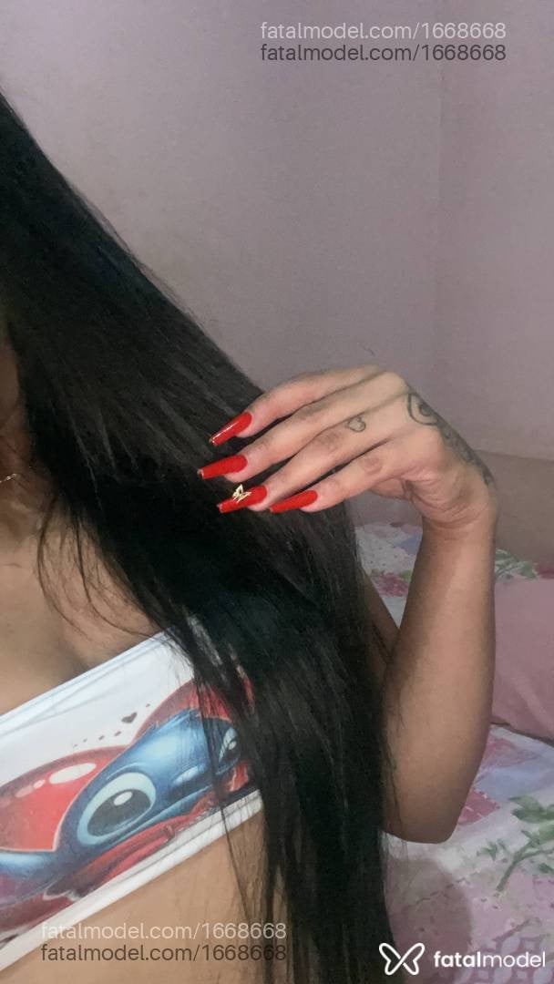 Acompanhante mulher com cabelo castanho de olhos pretos em Pompéu - Vitória