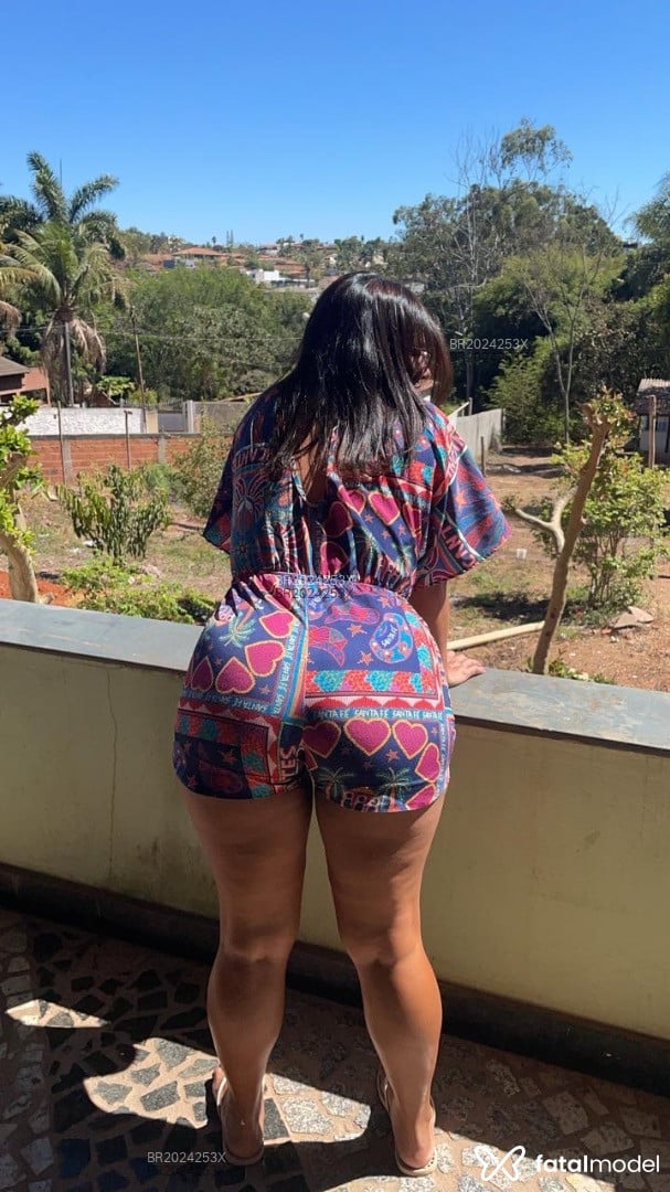 Acompanhante mulher morena (o) de olhos castanhos em Virtual - Leona