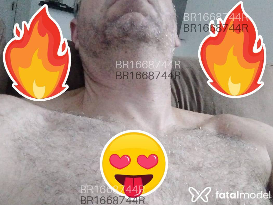 Acompanhante homem com cabelo castanho de olhos azuis - RICARDO SIMPRAO