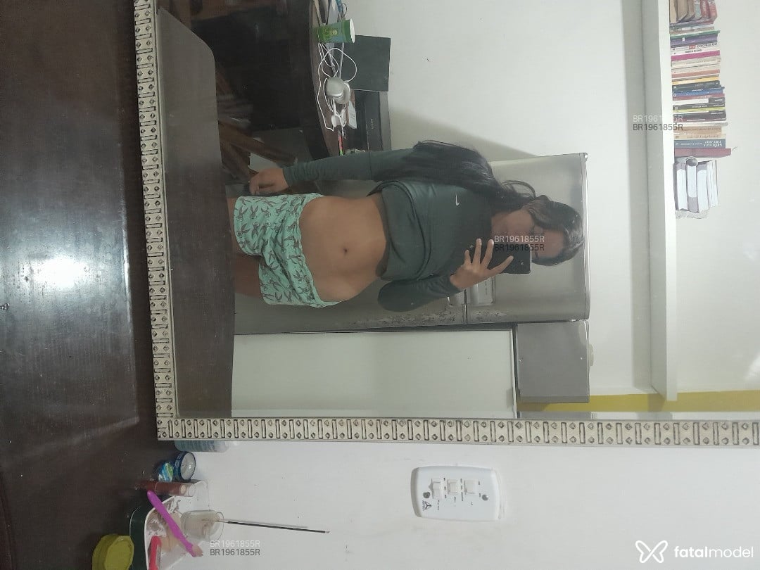 Acompanhante mulher com cabelo castanho de olhos azuis em Rio de Janeiro - Beta
