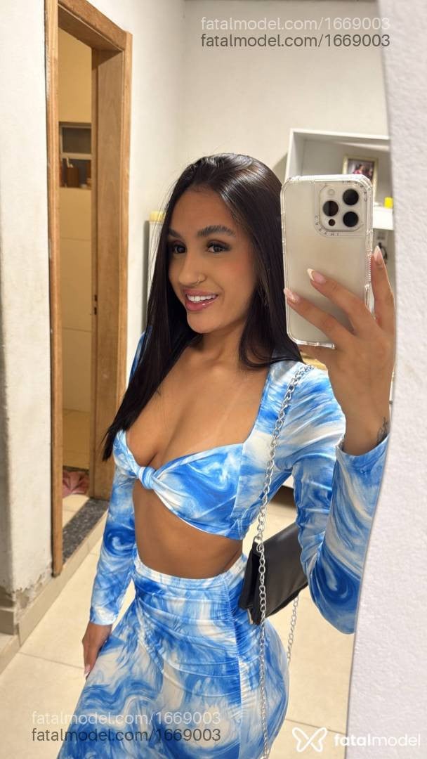 Acompanhante mulher morena (o) de olhos pretos - Cecília