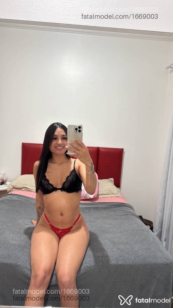 Acompanhante mulher morena (o) de olhos pretos - Cecília