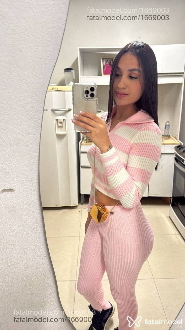 Acompanhante mulher morena (o) de olhos pretos - Cecília