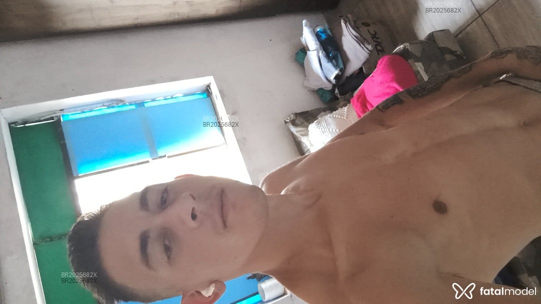 Acompanhante homem loira (o) de olhos castanhos em Bambuí Acompanhante homem loira (o) de olhos castanhos em Bambuí - Loirinho
