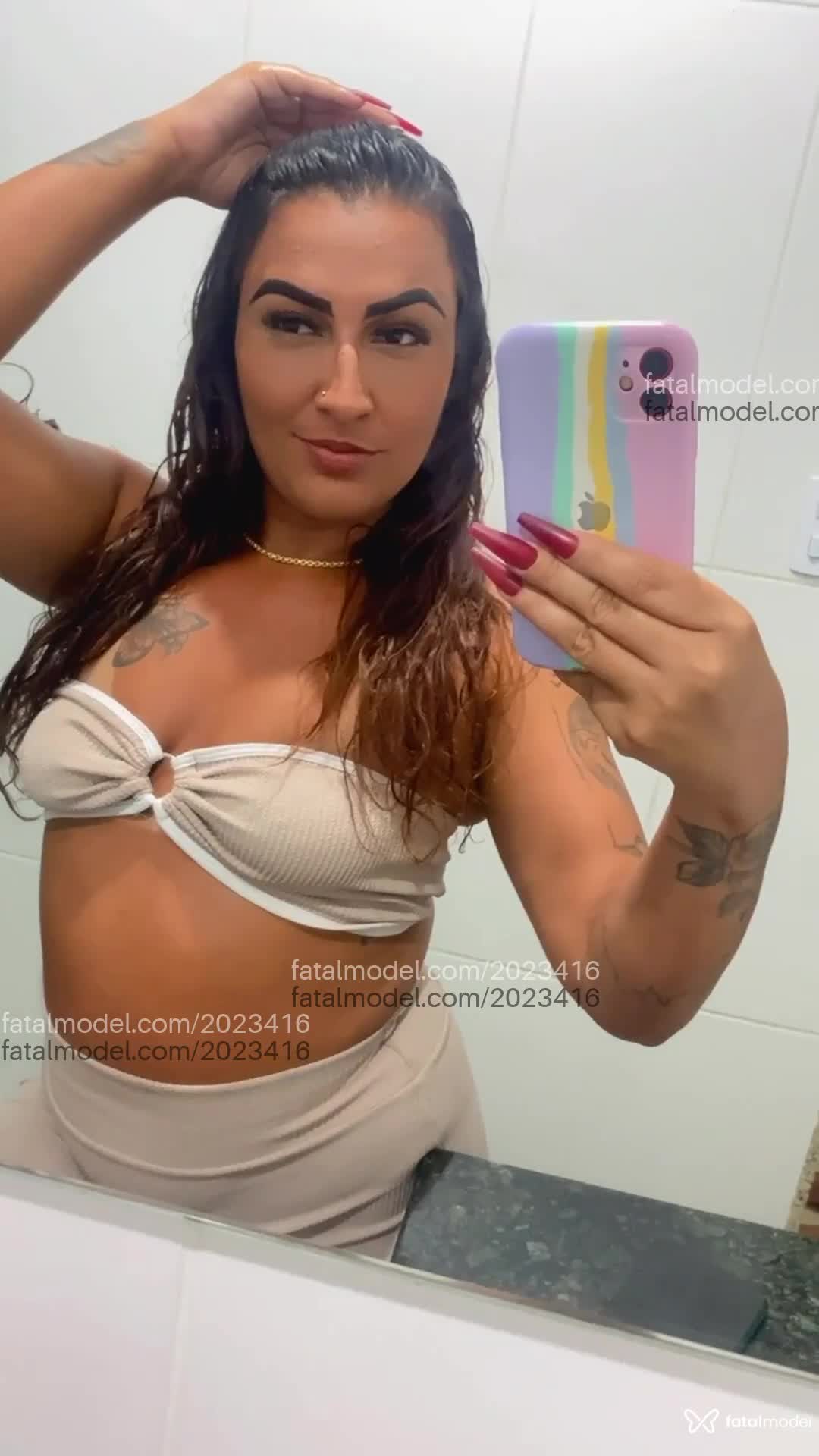 Acompanhante mulher com cabelo castanho de olhos castanhos - Joice