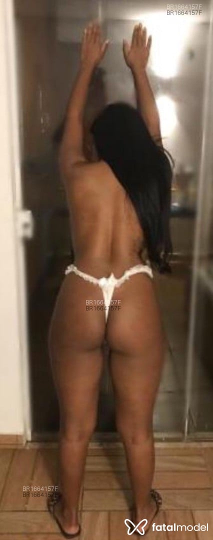 Acompanhante mulher morena (o) de olhos pretos em Balneário Camboriú - Crys