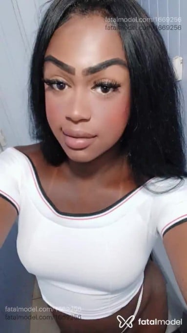 Acompanhante mulher trans com cabelo castanho de olhos mel em Teresópolis - Viviane