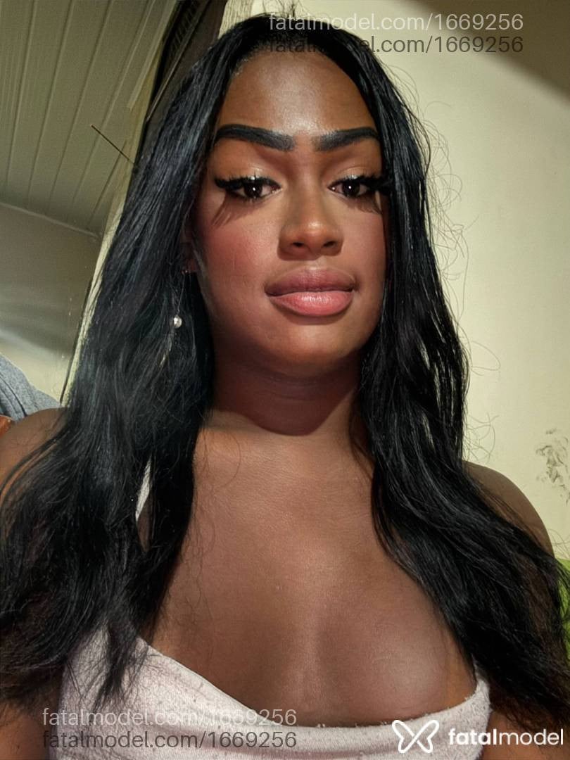 Acompanhante mulher trans com cabelo castanho de olhos mel em Teresópolis - Viviane