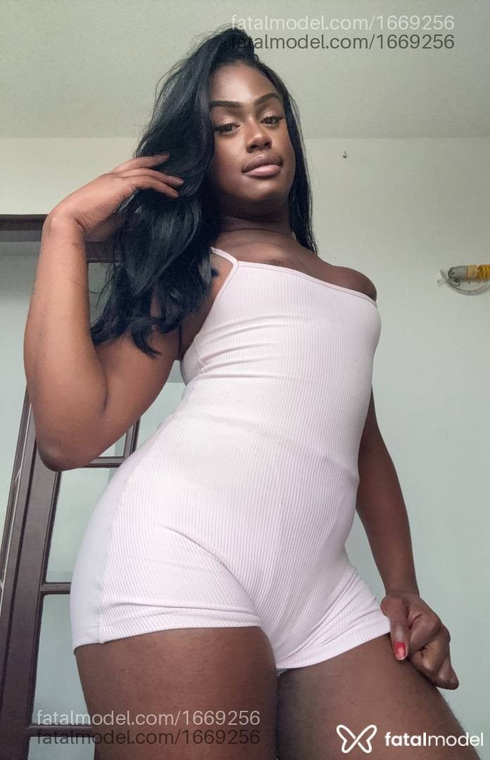 Acompanhante mulher trans com cabelo castanho de olhos mel em Teresópolis - Viviane