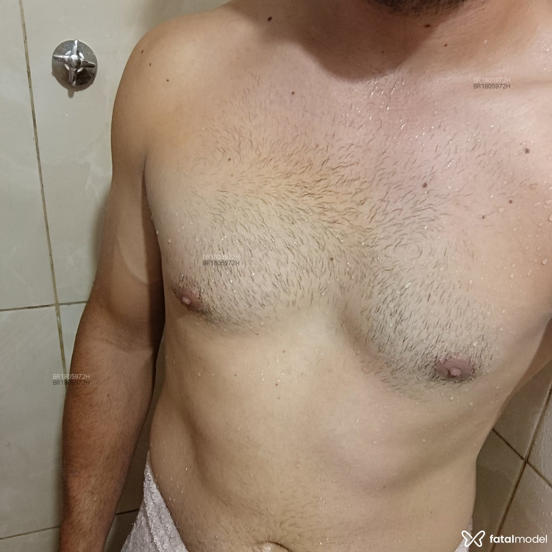 Acompanhante homem com cabelo colorido de olhos verdes em Florianópolis - Ricardo