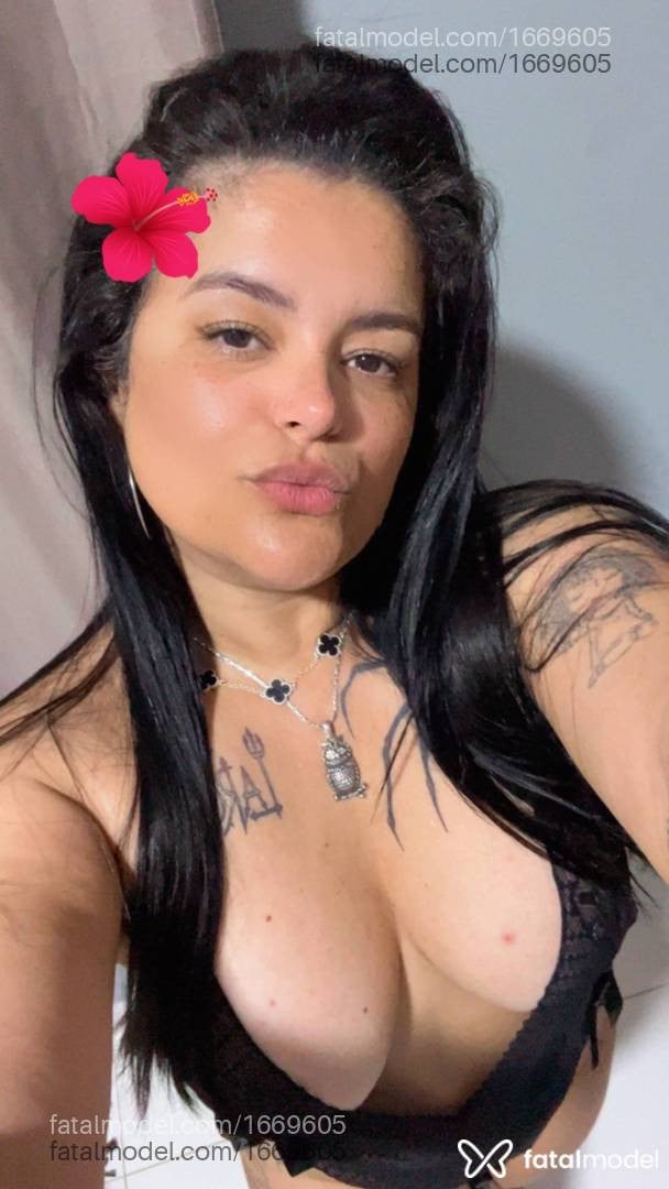 Acompanhante mulher morena (o) de olhos pretos - Manu Fontiny