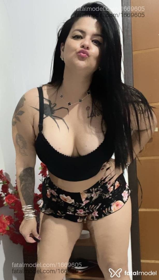 Acompanhante mulher morena (o) de olhos pretos - Manu Fontiny