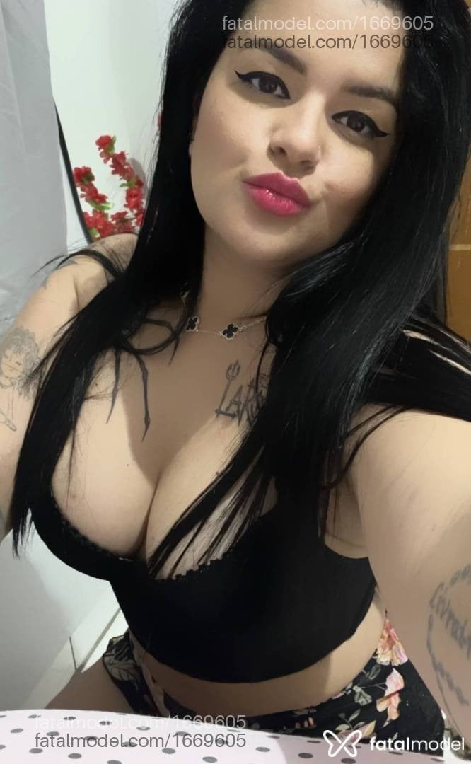 Acompanhante mulher morena (o) de olhos pretos - Manu Fontiny