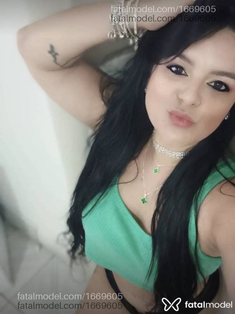 Acompanhante mulher morena (o) de olhos pretos - Manu Fontiny