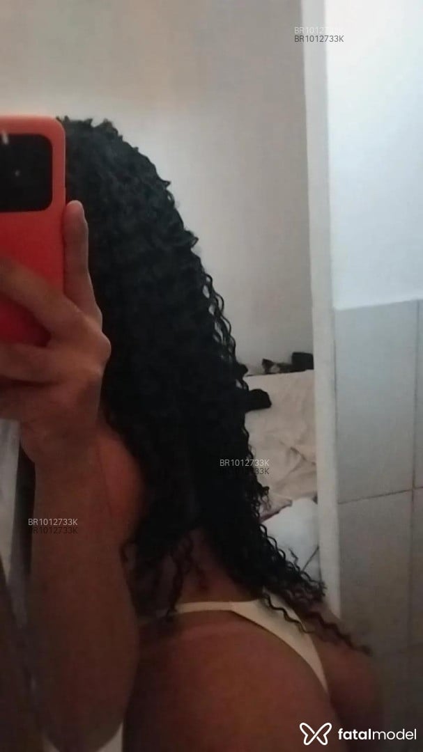 Acompanhante trans morena (o) de olhos pretos - Mylly Acompanhante trans morena (o) de olhos pretos - Mylly