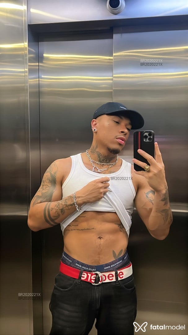 Acompanhante homem com cabelo castanho de olhos castanhos em São Paulo - Kaleb Lopes