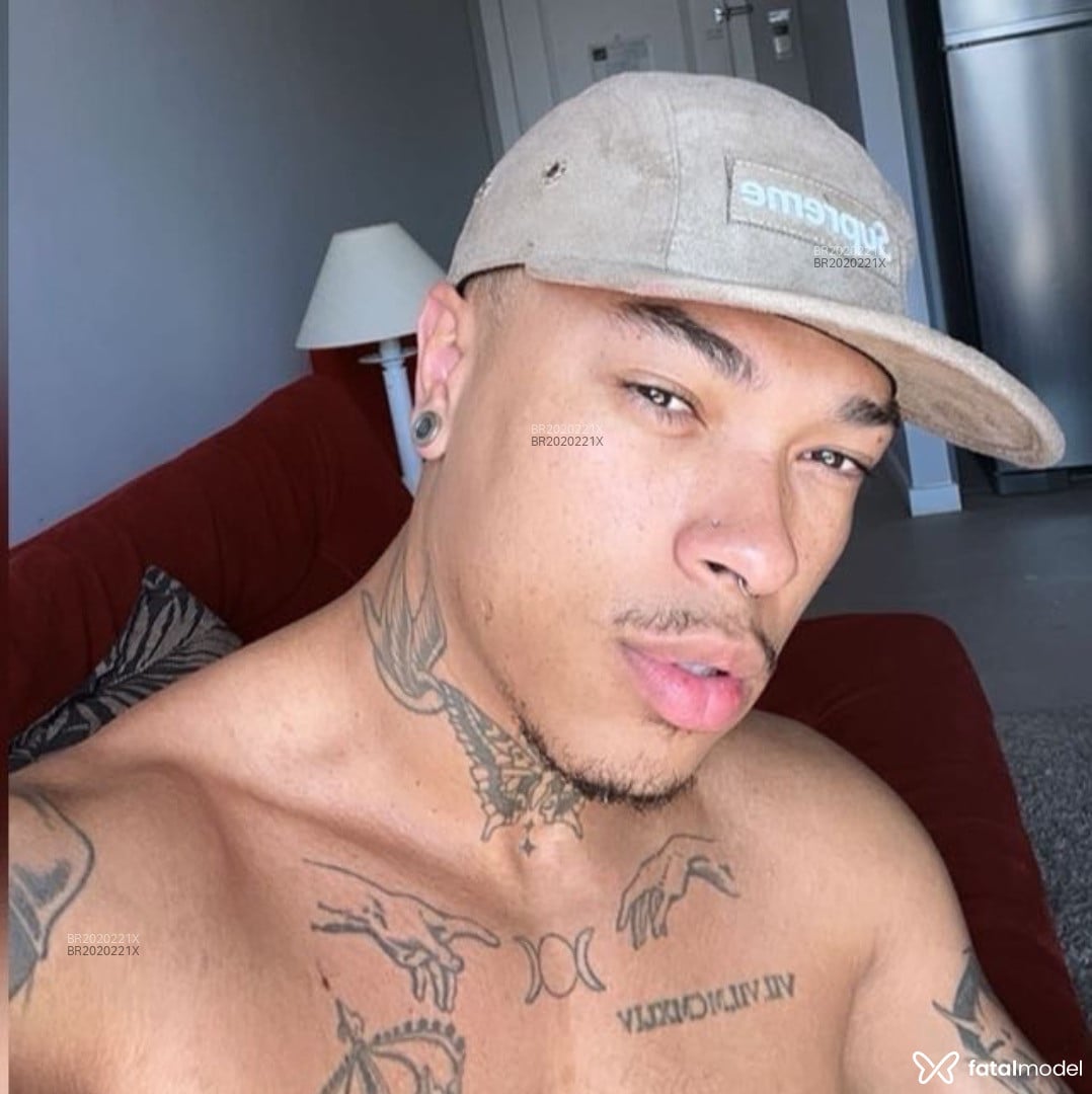 Acompanhante homem com cabelo castanho de olhos castanhos em São Paulo - Kaleb Lopes