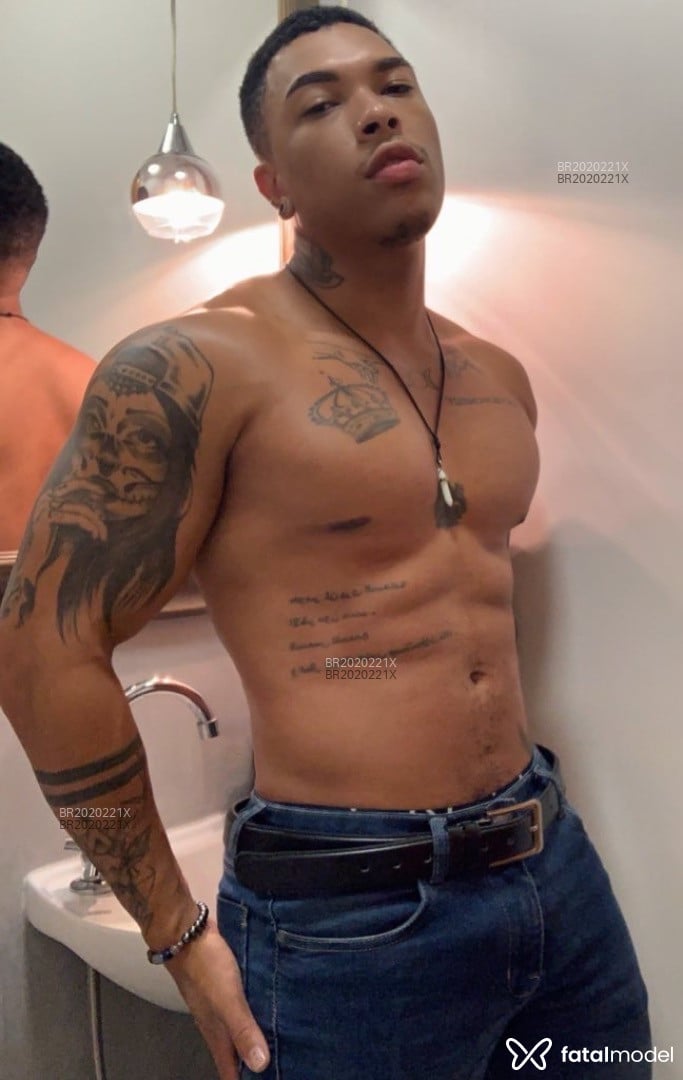 Acompanhante homem com cabelo castanho de olhos castanhos em São Paulo - Kaleb Lopes