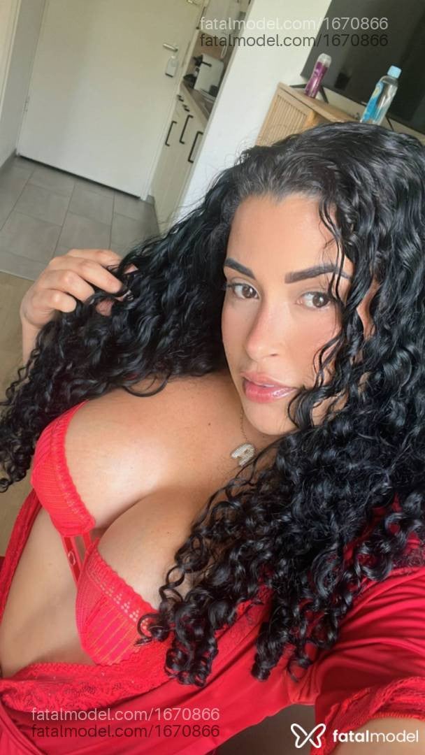Acompanhante mulher morena (o) de olhos pretos - Mayara Lopes