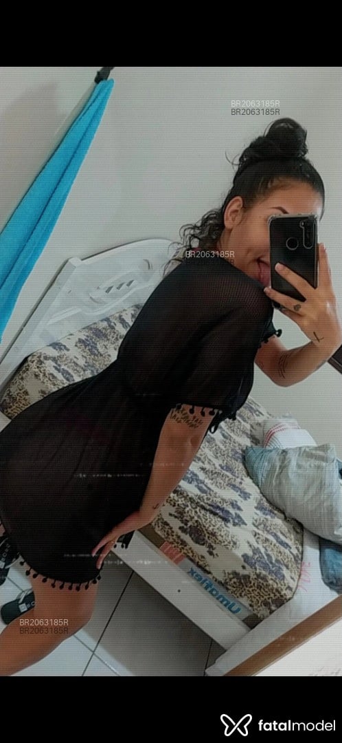Acompanhante mulher com cabelo castanho de olhos castanhos em Porto Belo Acompanhante mulher com cabelo castanho de olhos castanhos em Porto Belo - Julia