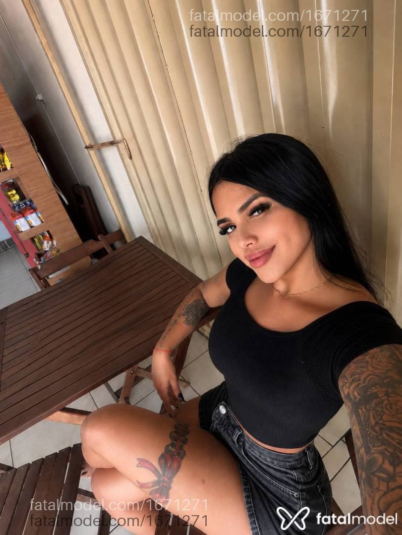 Acompanhante mulher morena (o) de olhos castanhos - Danny