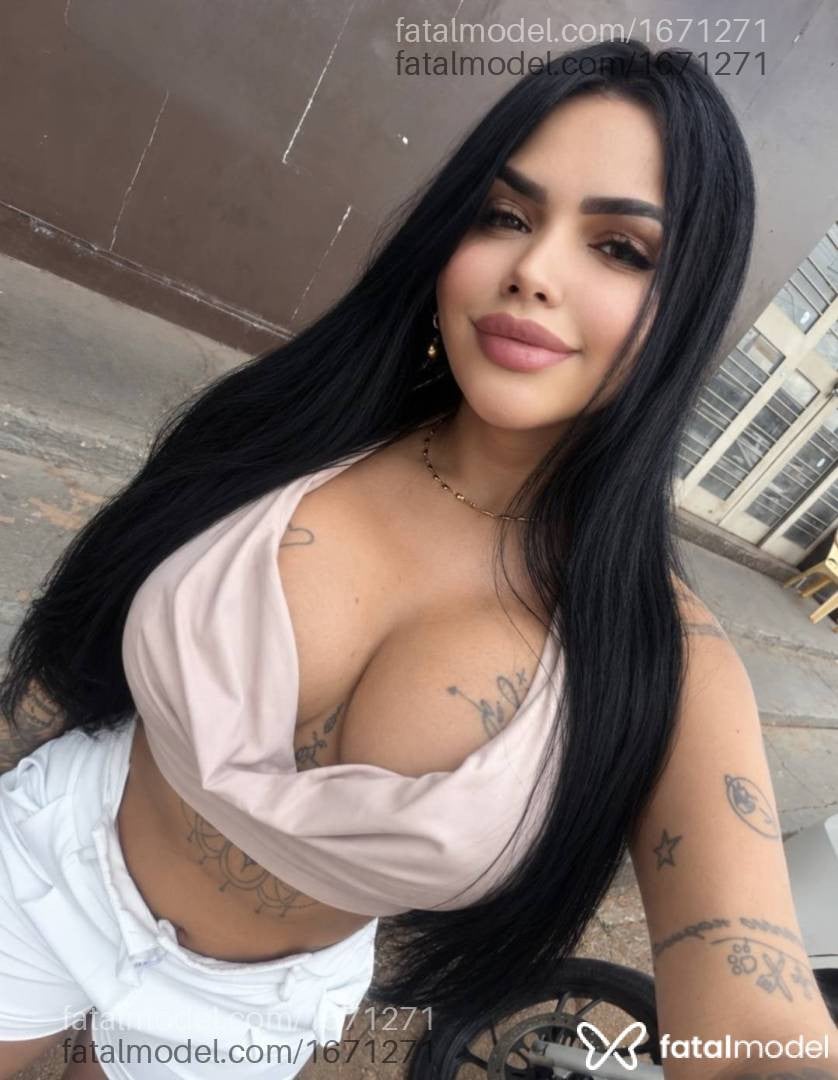 Acompanhante mulher morena (o) de olhos castanhos - Danny