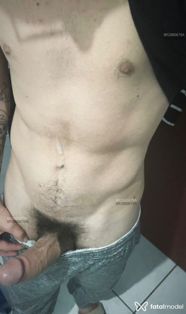 Acompanhante homem com cabelo castanho de olhos castanhos - Victo Acompanhante homem com cabelo castanho de olhos castanhos - Victo