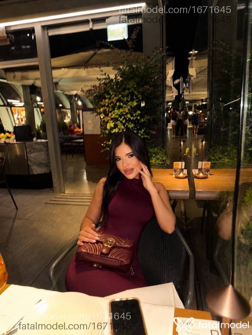 Acompanhante mulher com cabelo castanho de olhos castanhos - Amanda