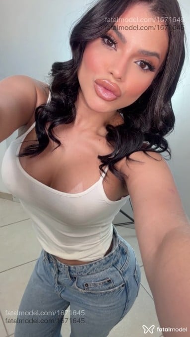 Acompanhante mulher com cabelo castanho de olhos castanhos - Amanda Acompanhante mulher com cabelo castanho de olhos castanhos - Amanda