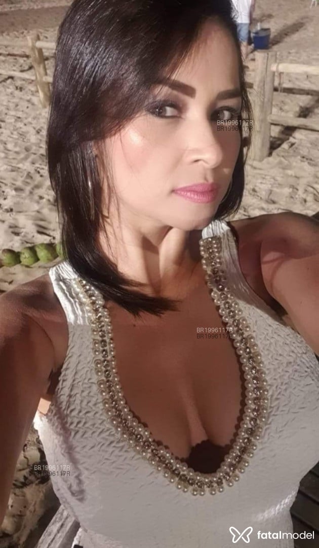 Acompanhante mulher morena (o) de olhos verdes em Balneário Camboriú - Elisângela