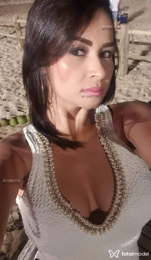 Acompanhante mulher morena (o) de olhos verdes em Balneário Camboriú - Elisângela