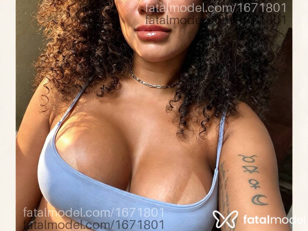 Acompanhante mulher morena (o) de olhos pretos - Roberta