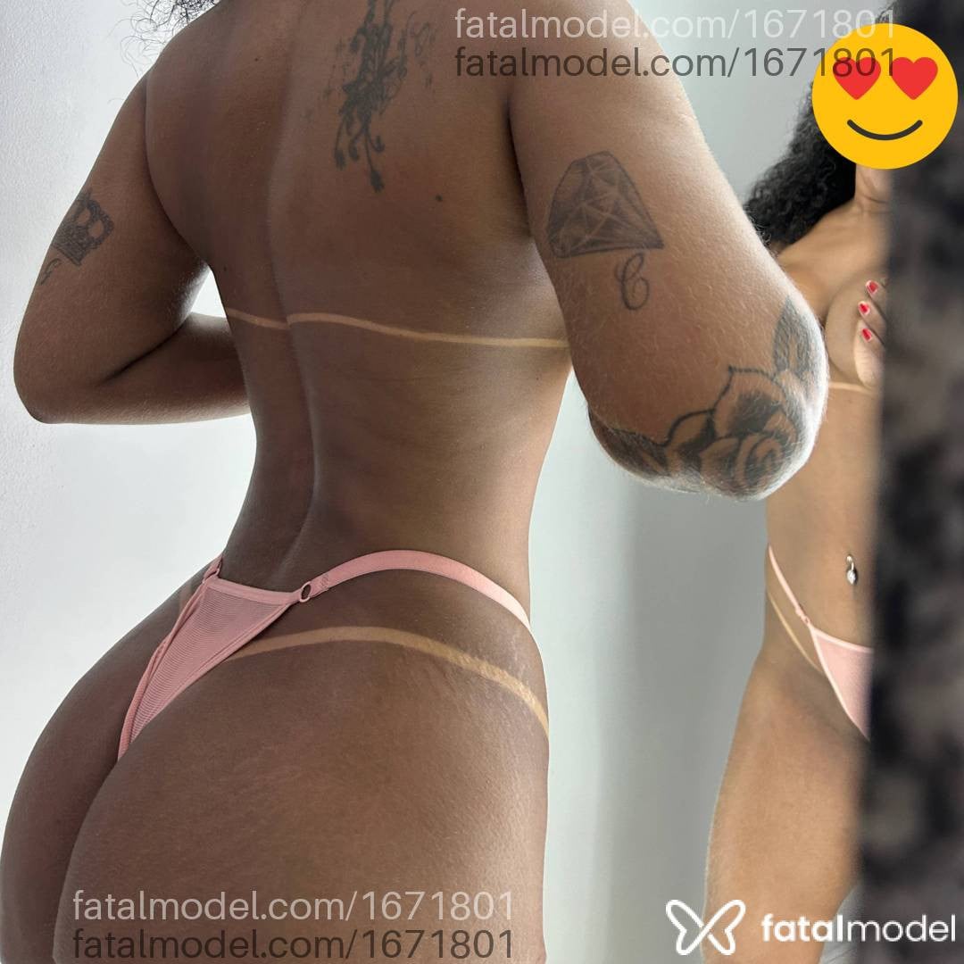 Acompanhante mulher morena (o) de olhos pretos - Roberta