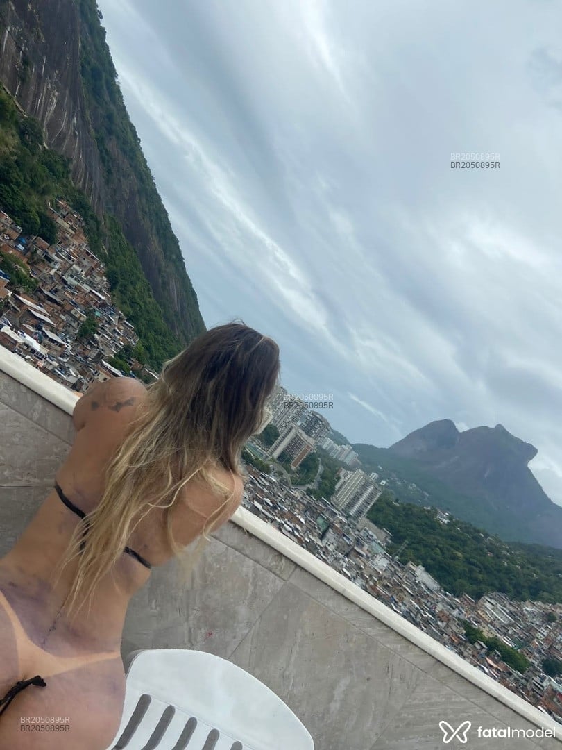 Acompanhante mulher com cabelo castanho de olhos castanhos em Itabira Acompanhante mulher com cabelo castanho de olhos castanhos em Itabira - Clara Melo