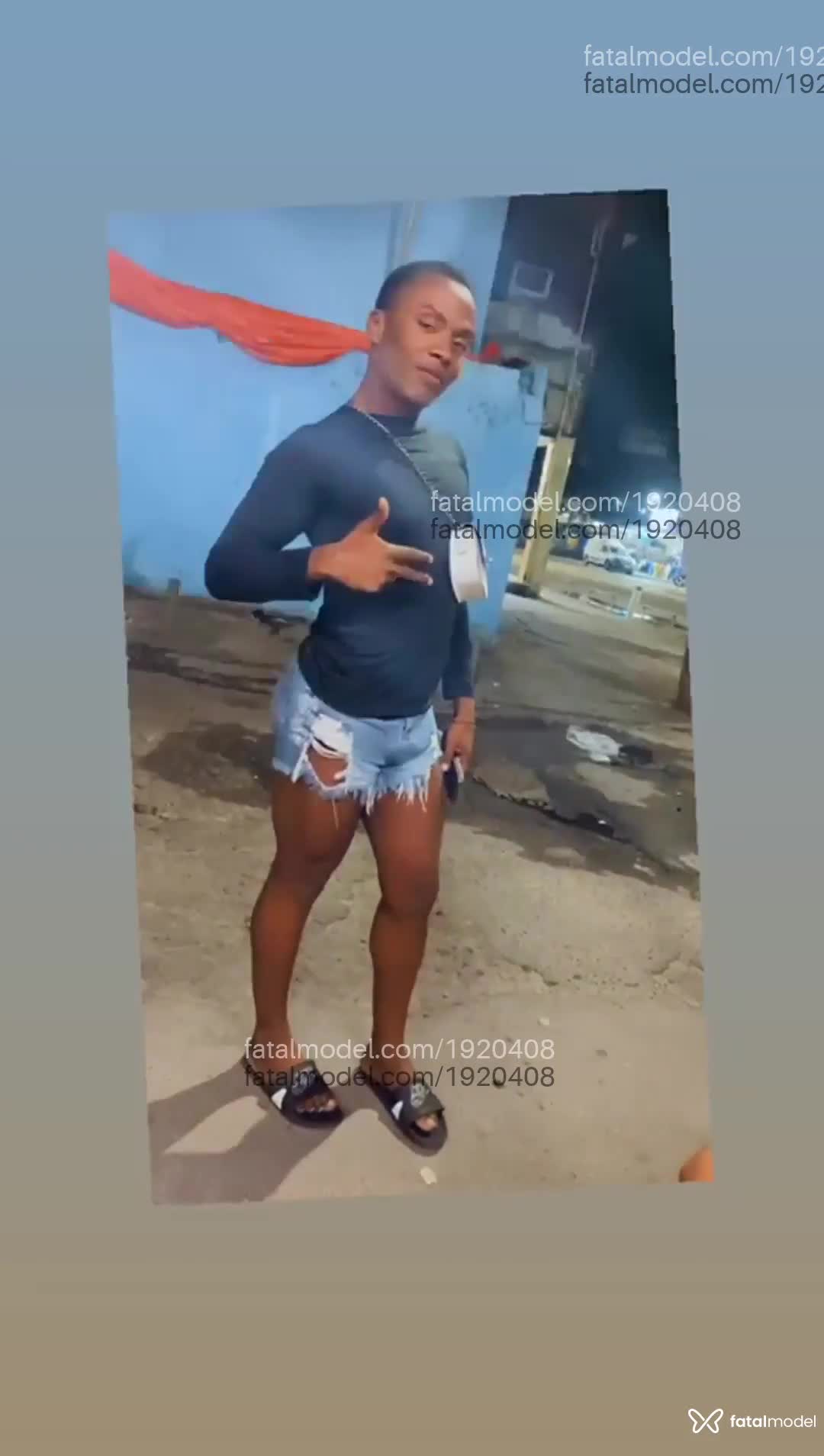 Acompanhante homem morena (o) de olhos castanhos - Pretinho