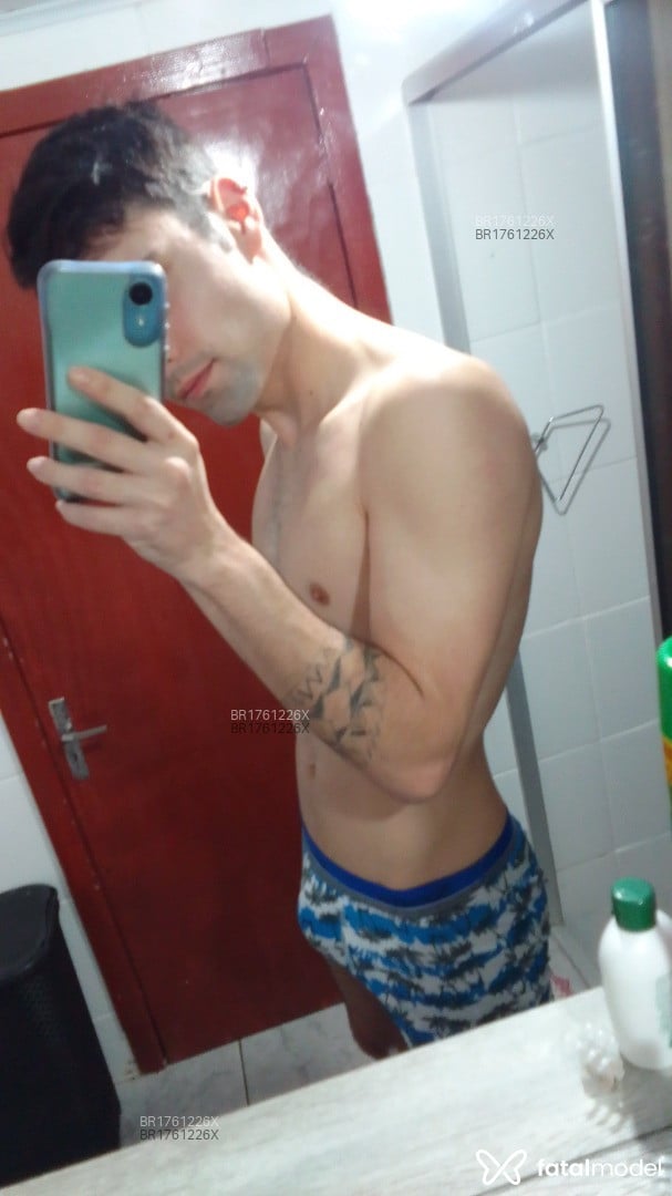 Acompanhante homem com cabelo castanho de olhos castanhos em Joinville Acompanhante homem com cabelo castanho de olhos castanhos em Joinville - Karlaedione