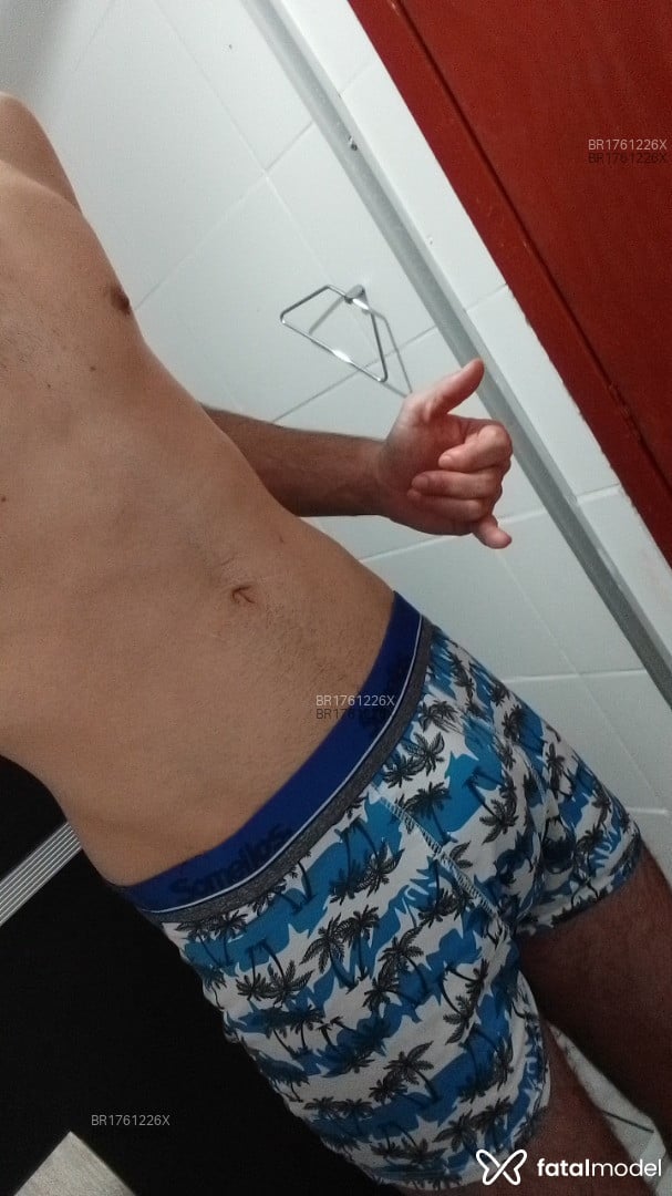 Acompanhante homem com cabelo castanho de olhos castanhos em Joinville Acompanhante homem com cabelo castanho de olhos castanhos em Joinville - Karlaedione