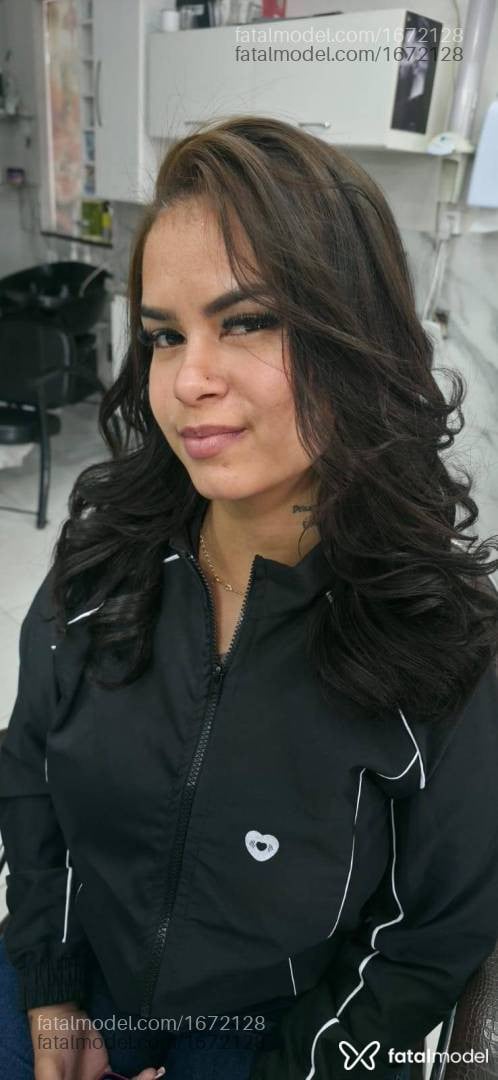 Acompanhante mulher com cabelo castanho de olhos mel - Alexandra