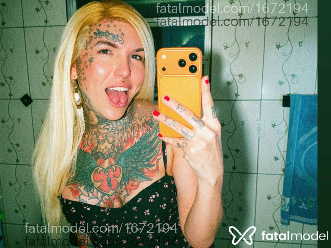 Acompanhante mulher trans loira (o) de olhos castanhos em Virtual - Scarlet