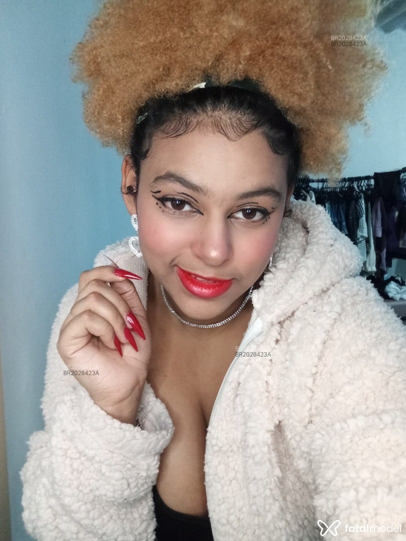 Acompanhante mulher com cabelo castanho de olhos castanhos em São Paulo Acompanhante mulher com cabelo castanho de olhos castanhos em São Paulo - Capitã Ane