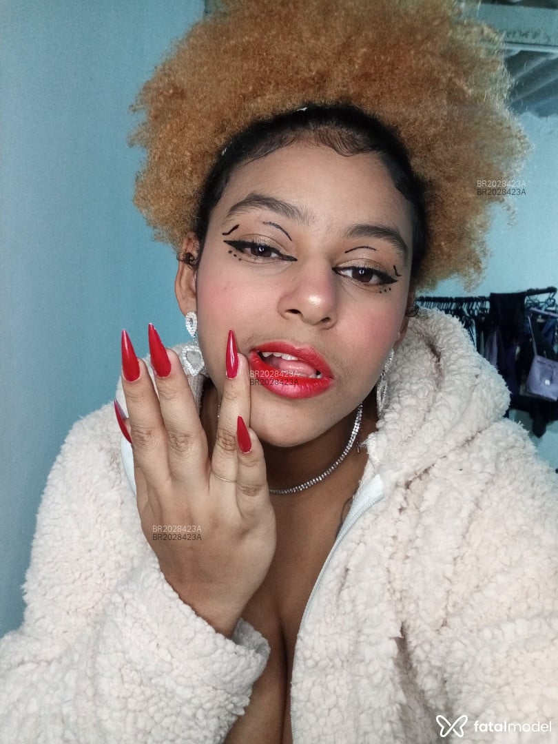 Acompanhante mulher com cabelo castanho de olhos castanhos em São Paulo Acompanhante mulher com cabelo castanho de olhos castanhos em São Paulo - Capitã Ane