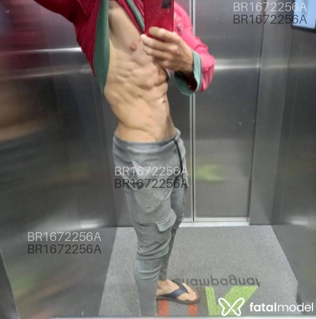Acompanhante homem com cabelo castanho de olhos verdes em Virtual Acompanhante homem com cabelo castanho de olhos verdes em Virtual - Bryan Lima
