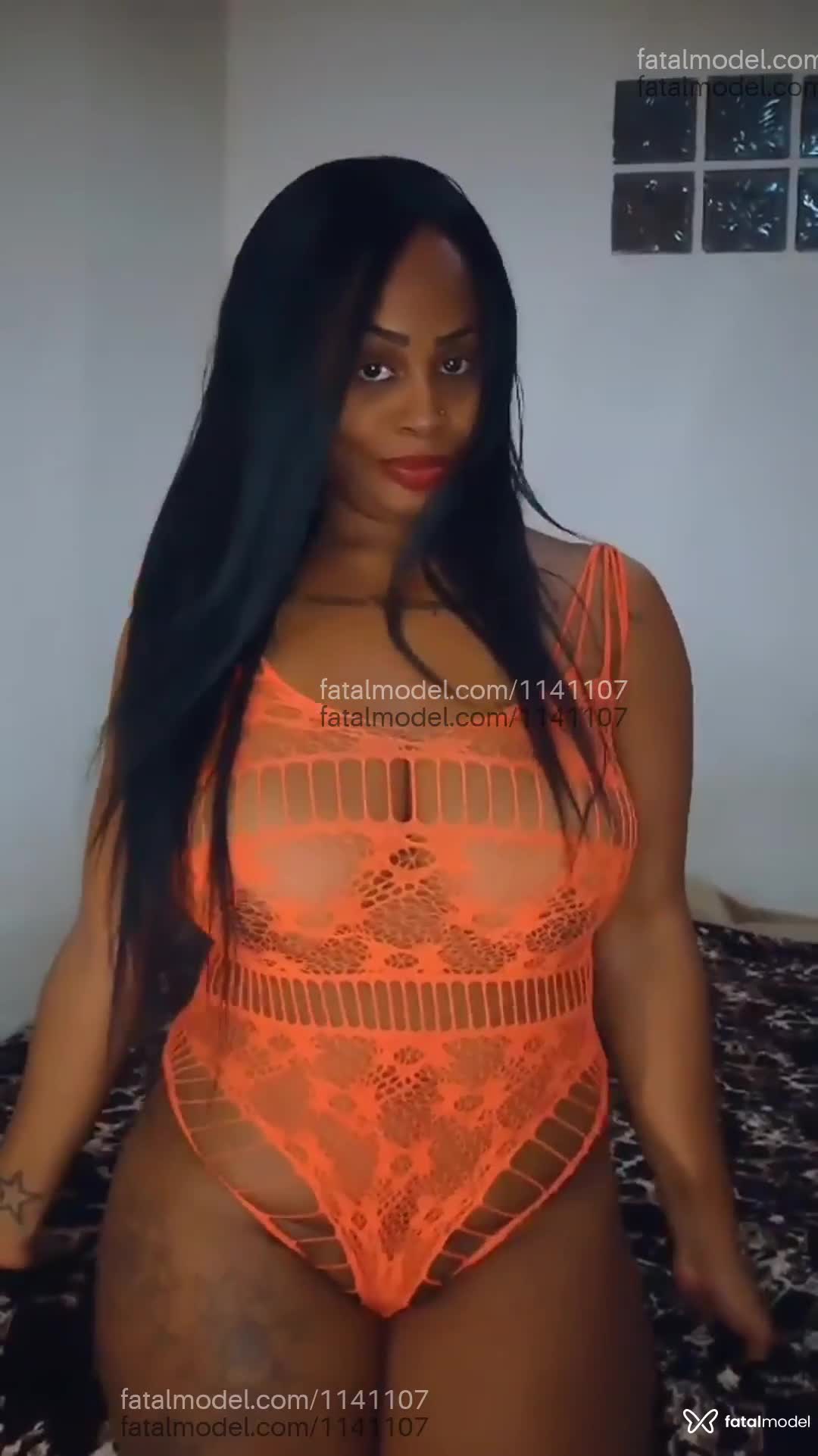 Acompanhante mulher com cabelo castanho de olhos castanhos - Meggy Padilha Acompanhante mulher com cabelo castanho de olhos castanhos - Meggy Padilha