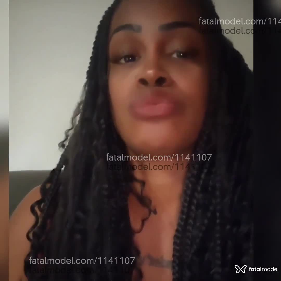 Acompanhante mulher com cabelo castanho de olhos castanhos - Meggy Padilha Acompanhante mulher com cabelo castanho de olhos castanhos - Meggy Padilha