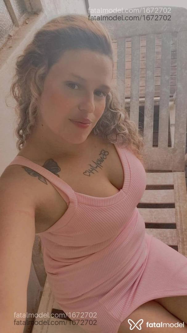 Acompanhante mulher com cabelo castanho de olhos mel - Mila Oliveira